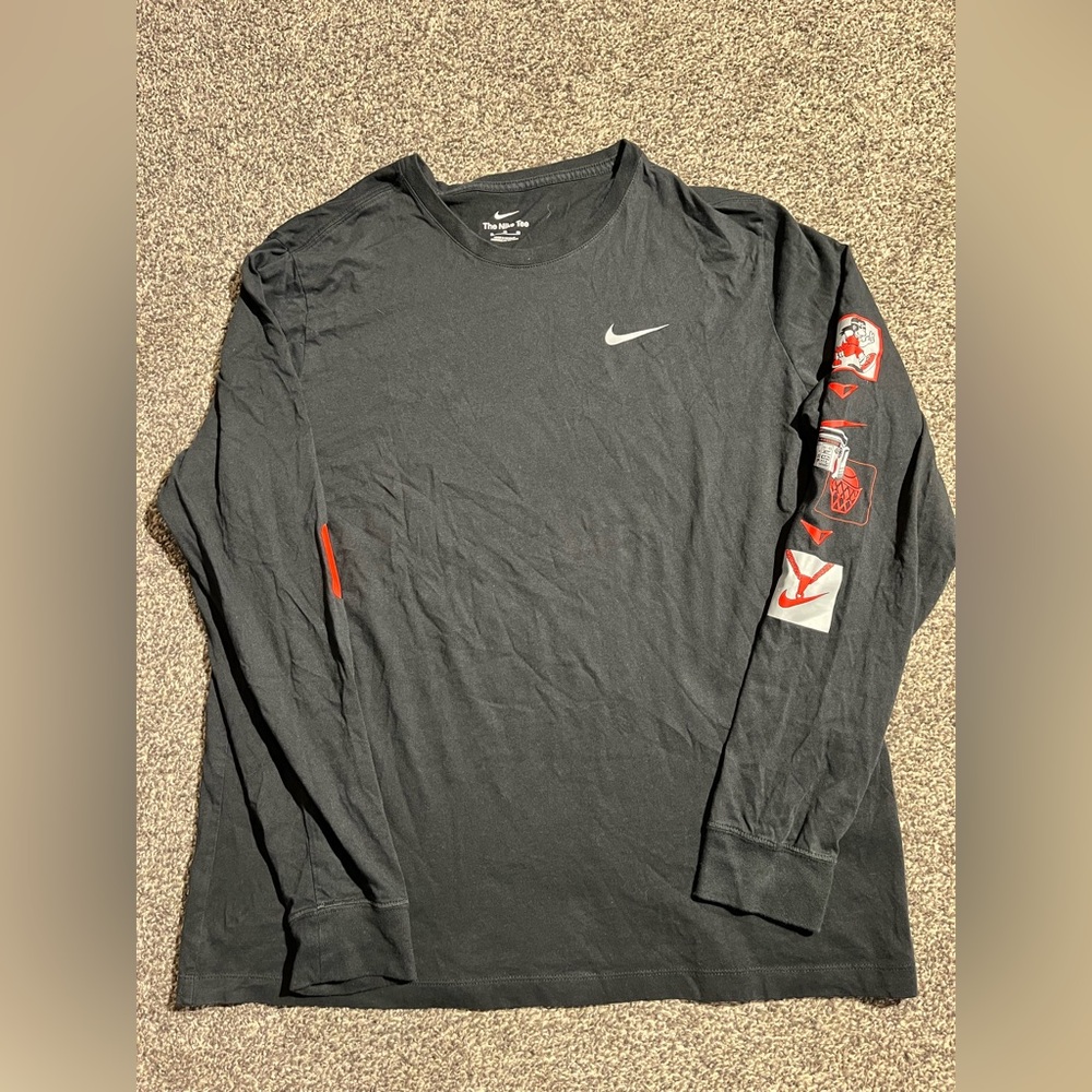 Nike Men s Basketball Shirt Long Sleeve Crew Neck Active Graphic T-Shirt XL